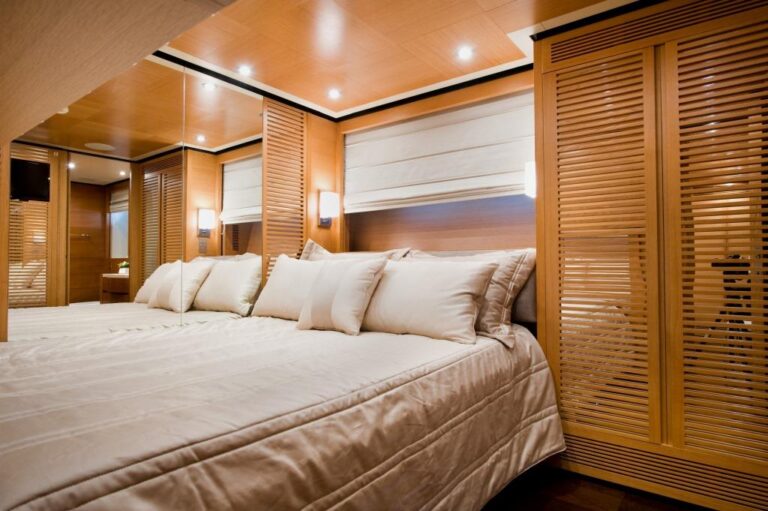 Double cabin