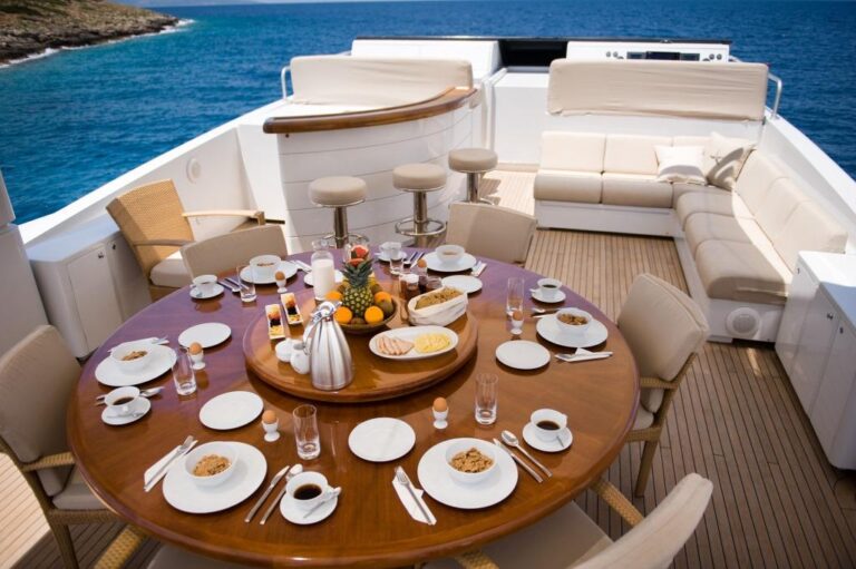 Sundeck dining
