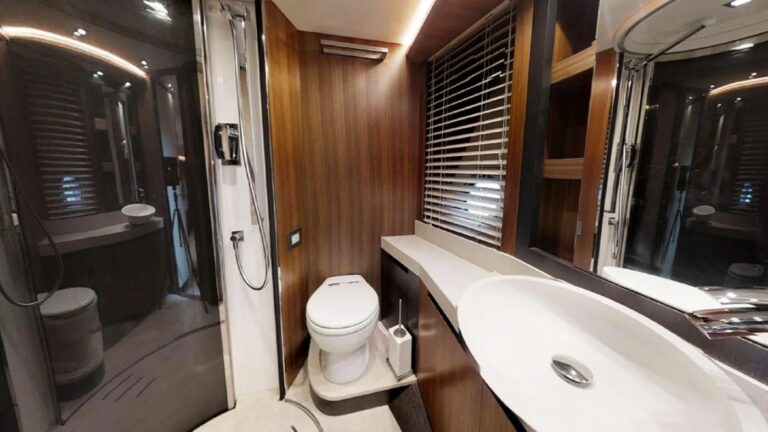 Master Bathroom 01