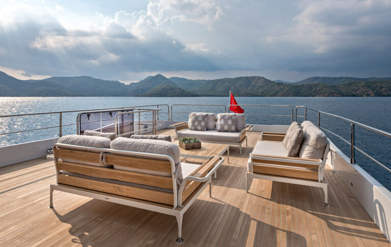 Sun Deck Lounge