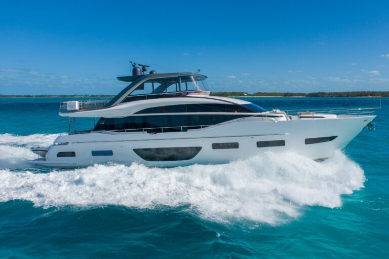 Motor yacht KAOS