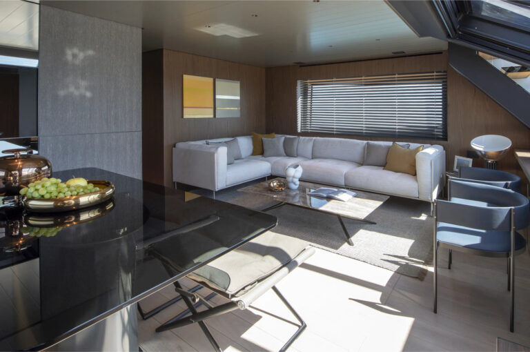 Main Salon Lounge