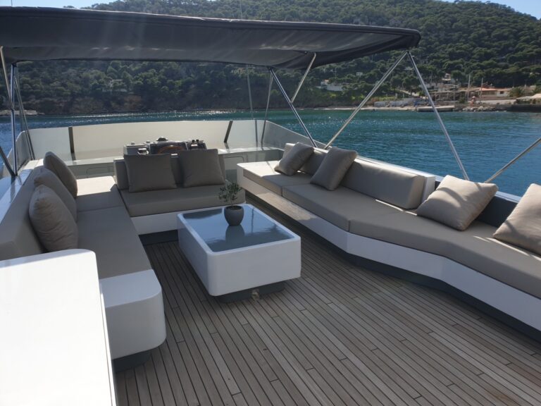Upper deck