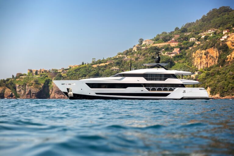 Superyacht LADY DIA