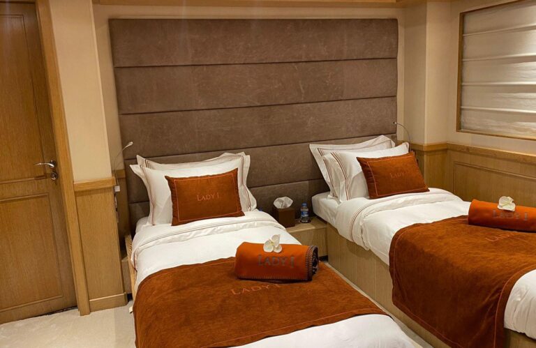 Twin suite