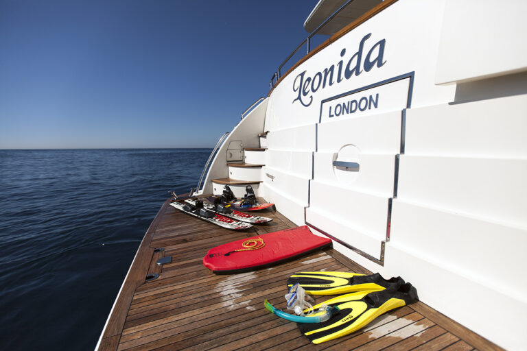 MY LEONIDA - Extended swim platform