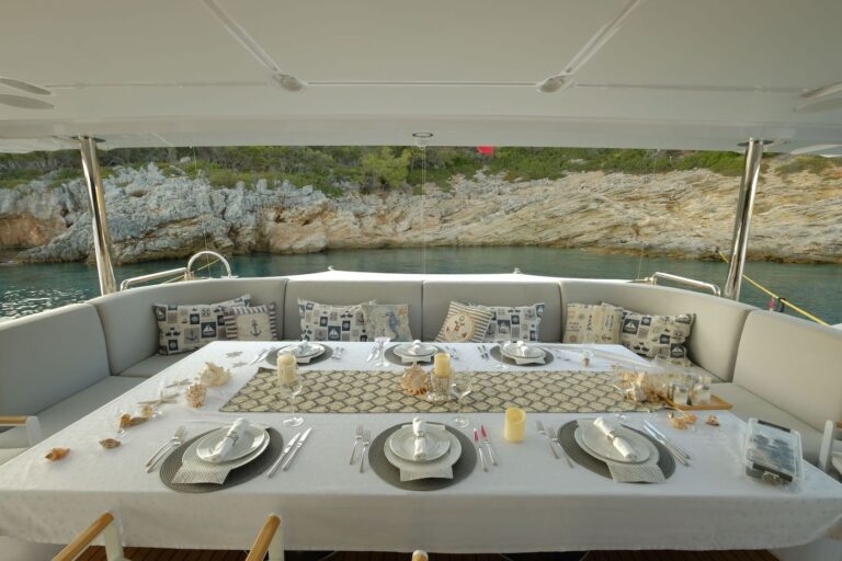 Main Deck Aft Dining