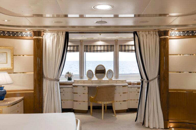 Master Stateroom 03