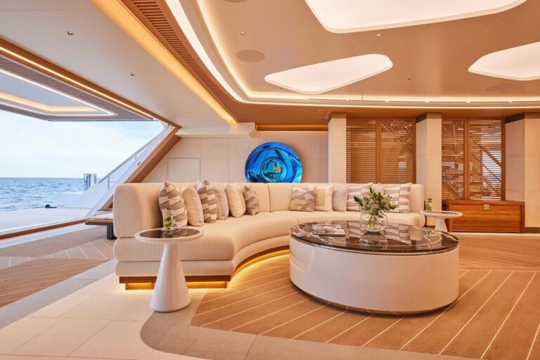 305 Beach Club