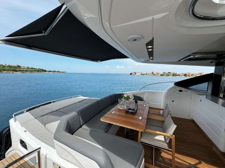 Main Deck Dining