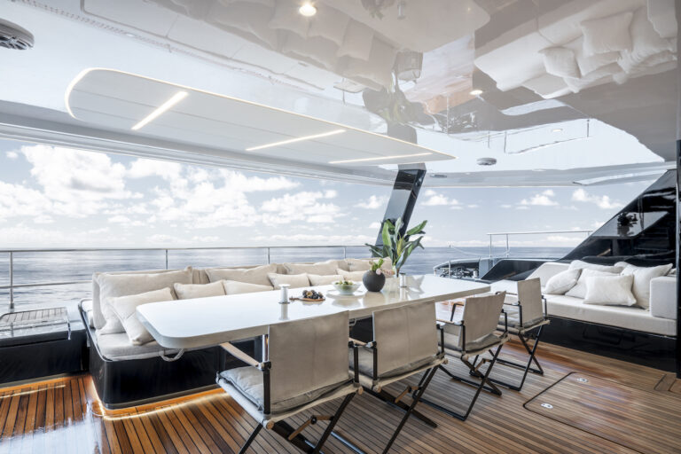 Aft deck dining