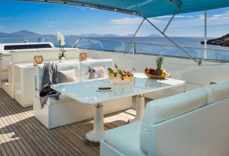 Flybridge Dining