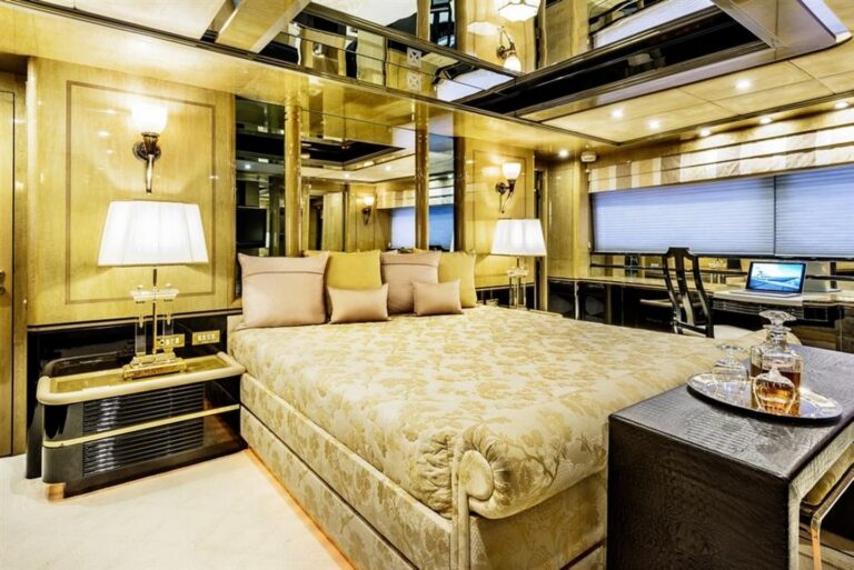Double-cabin