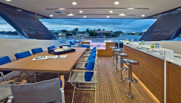 Sun Deck With Jacuzzi