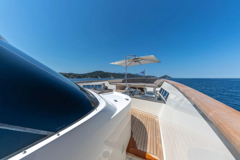 Foredeck Dining