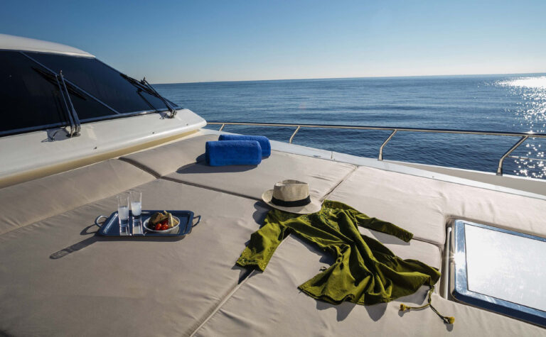 MY MYTHOS - Foredeck