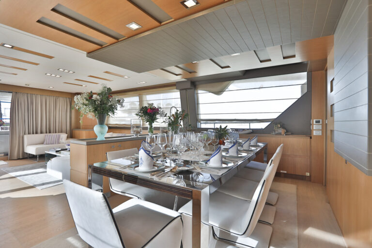 Main salon dining