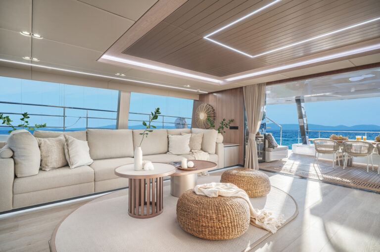 Main salon (sistership)
