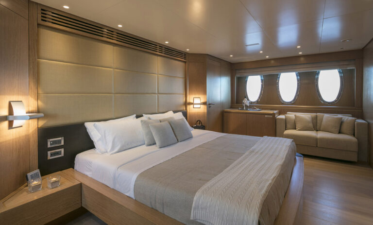 MY RINI V - VIP cabin