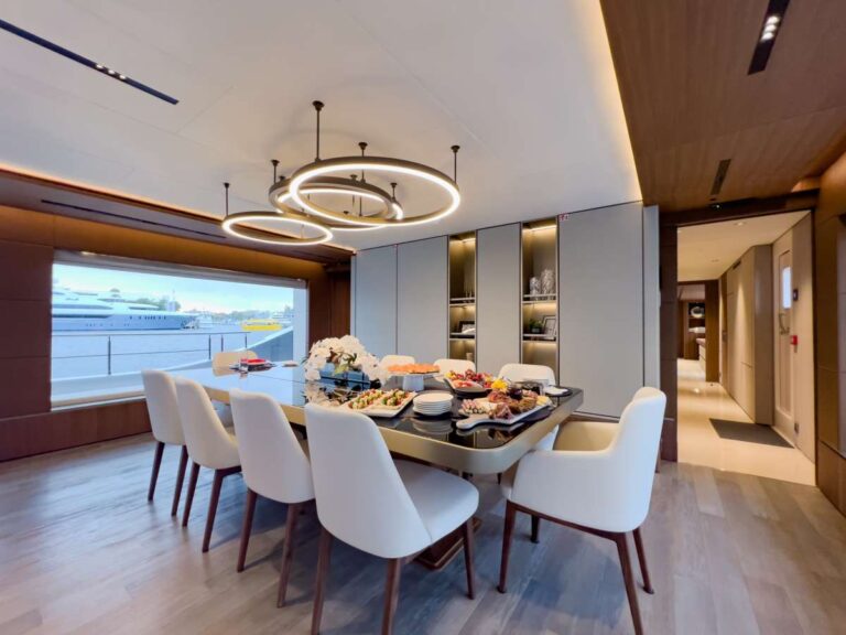 Main salon dining