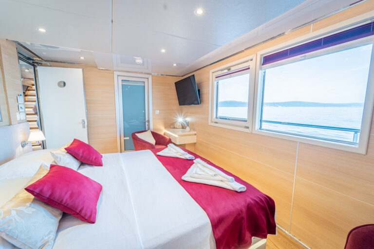 Double Cabin For Guests