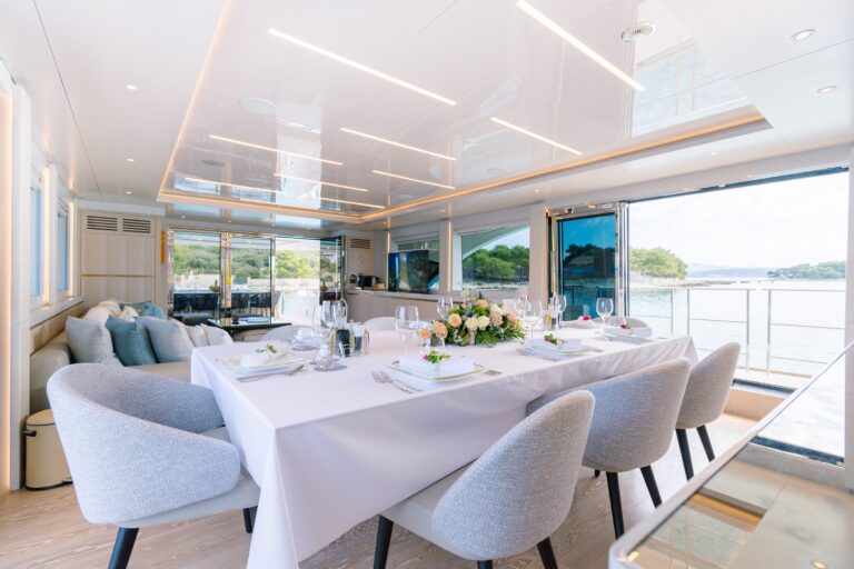 Main salon dining