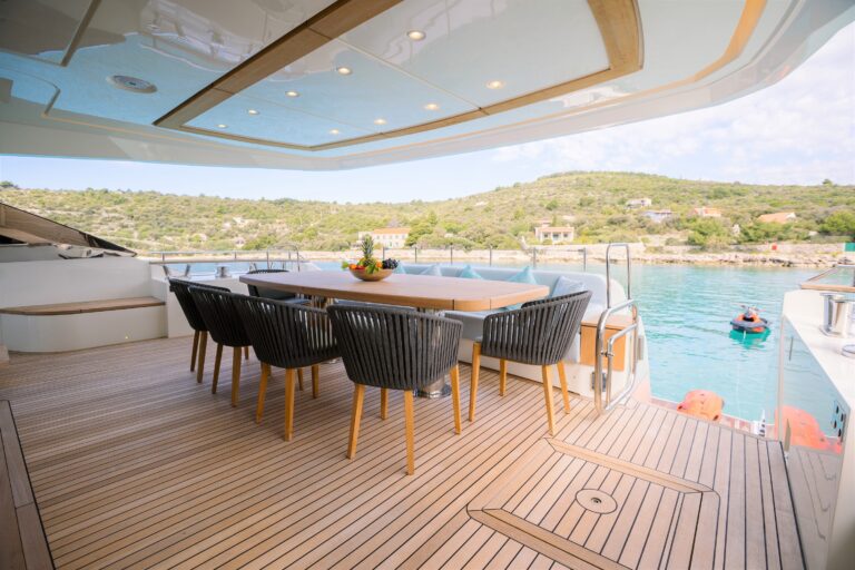 Main deck aft dining