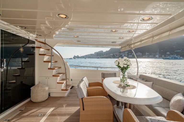 Main Deck Aft Dining