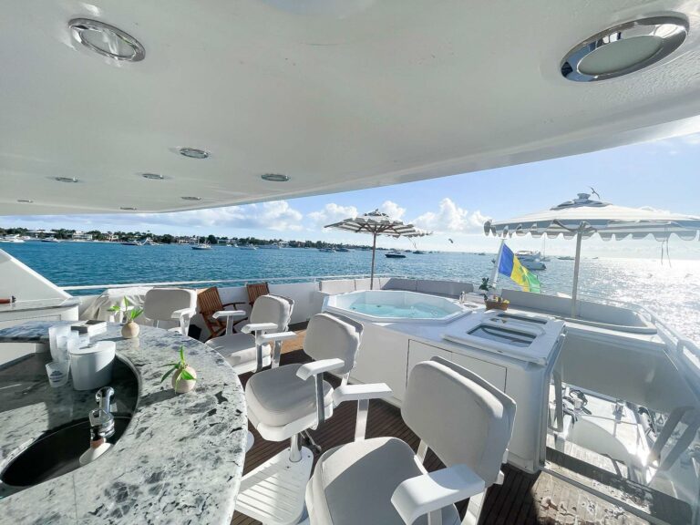Sun Deck With Jacuzzi