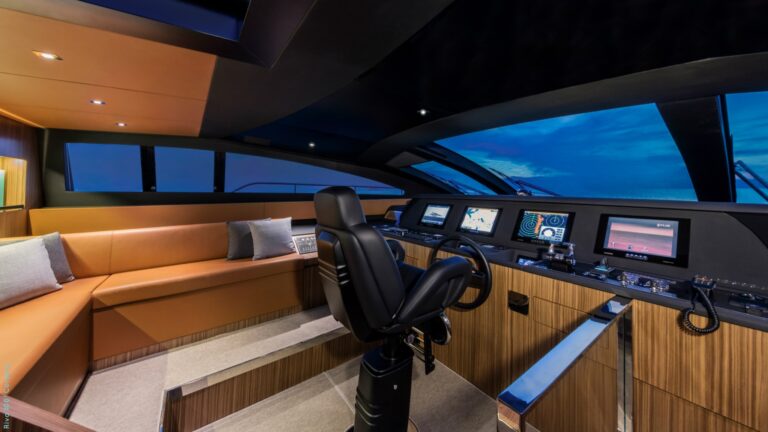 Helm Station