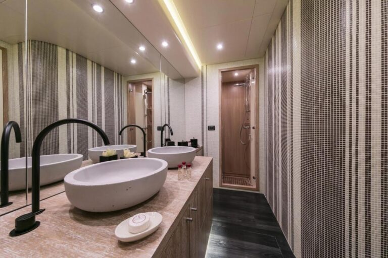 MY SAINT 112 - Master ensuite