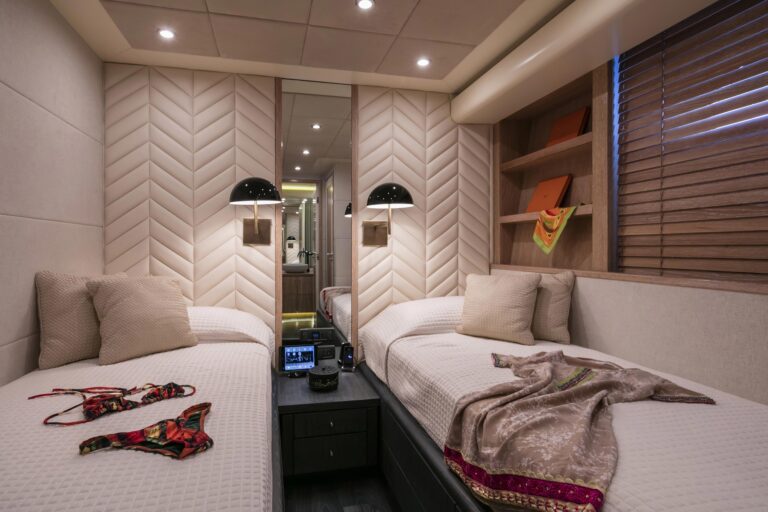 MY SAINT 112 - Twin cabin