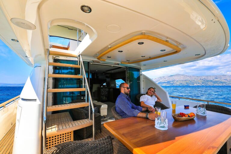 Main Deck Dining