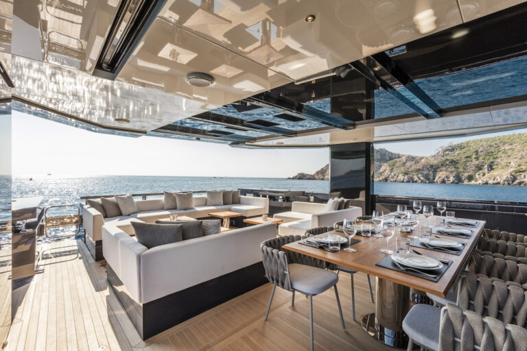 Aft Deck Seating And Dining