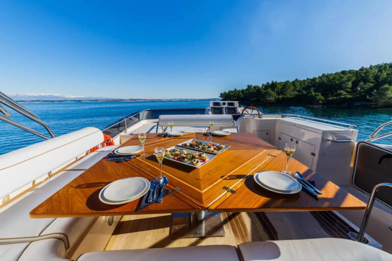 Flybridge Dining
