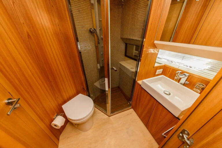 Twin Ensuite Bathroom