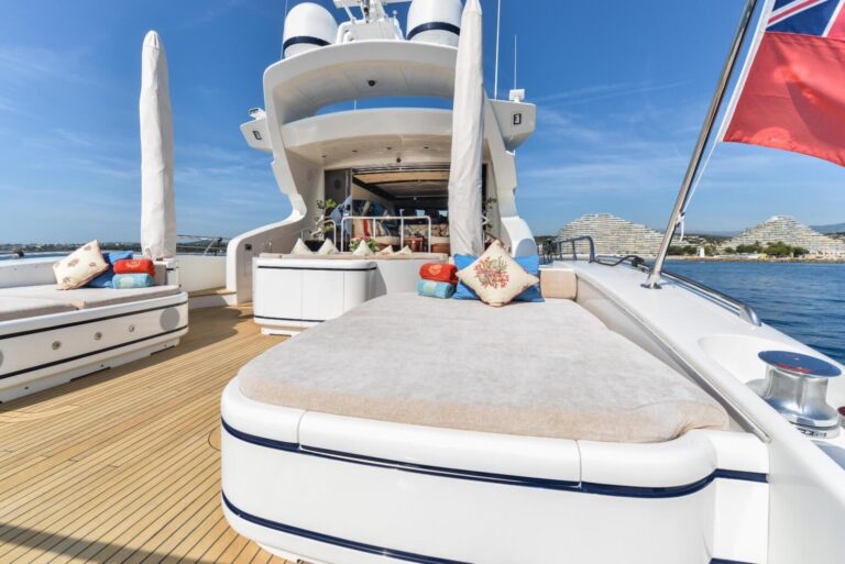 Aft Deck Sunbathing Area