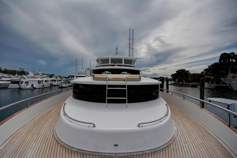 MY SIXTY SIX - Foredeck