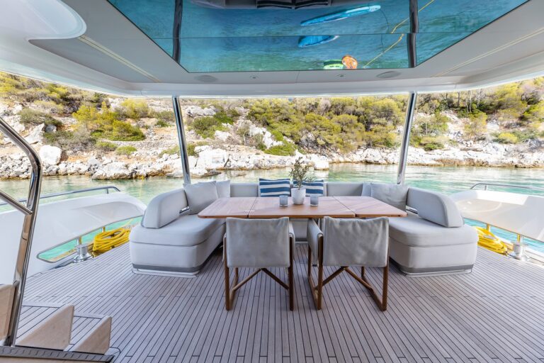 Main Deck Dining And Seating