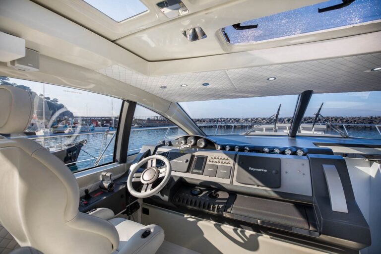 ZEUS Interior - Bridge