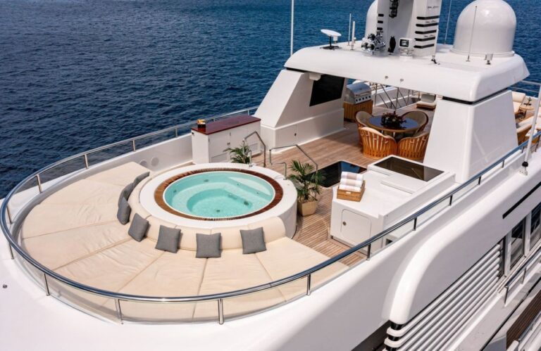 Exterior Sunbathing Area