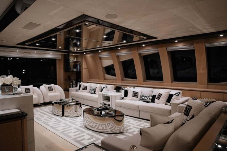 Main Salon Lounge
