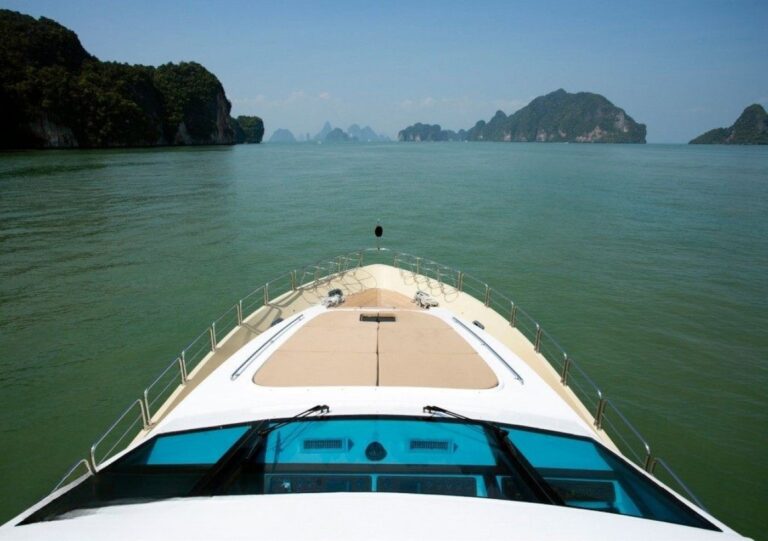 Foredeck Relaxation Area