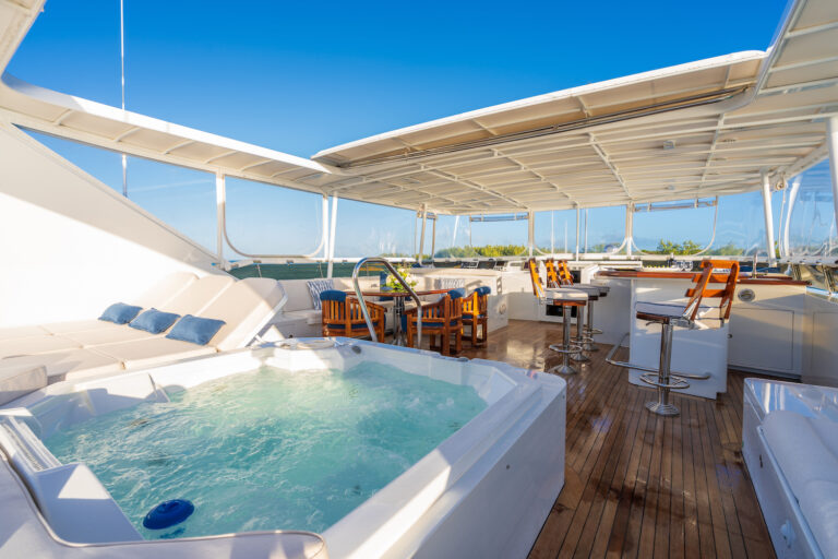 Sundeck Jacuzzi