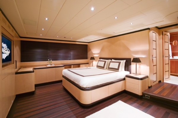 Mangusta 108 FOUR FRIENDS -  Master Cabin