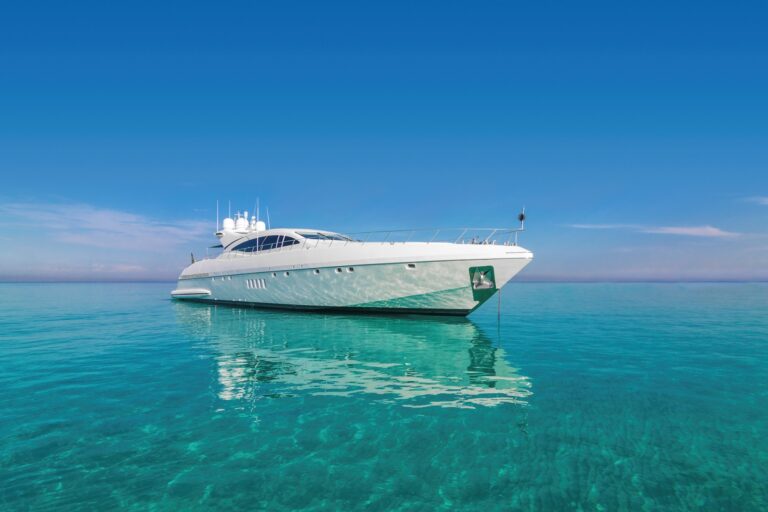 Mangusta 108 Yacht FOUR FRIENDS - Anchored