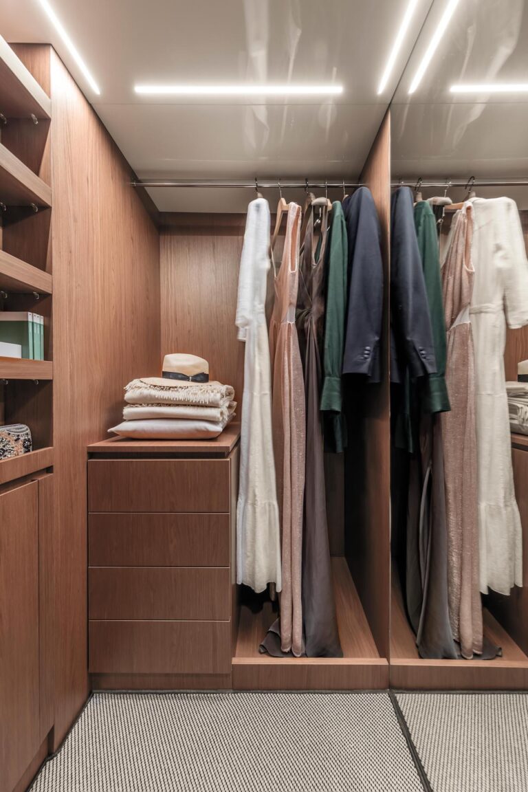 Master Walk-in
