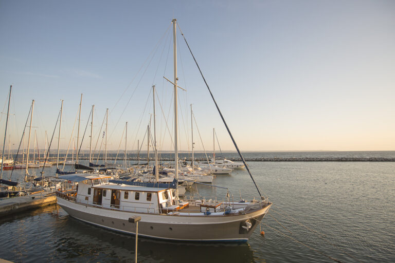Motor sailer COSMOS
