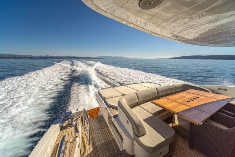 Motor Yacht 66 ABOVE - 006