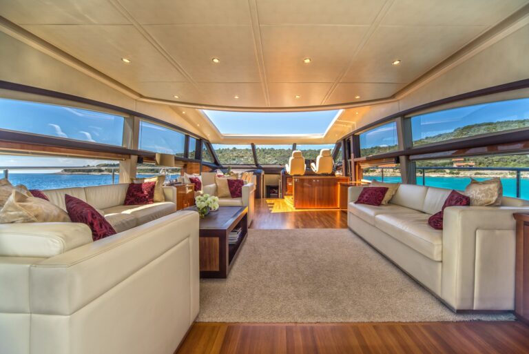Motor Yacht 66 ABOVE - 010